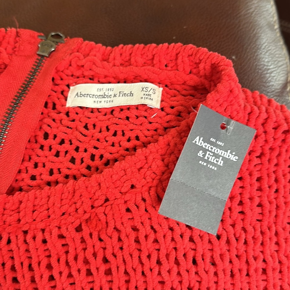 Women’s Abercrombie & Fitch red sweater. Size XS/S. - Picture 5 of 6